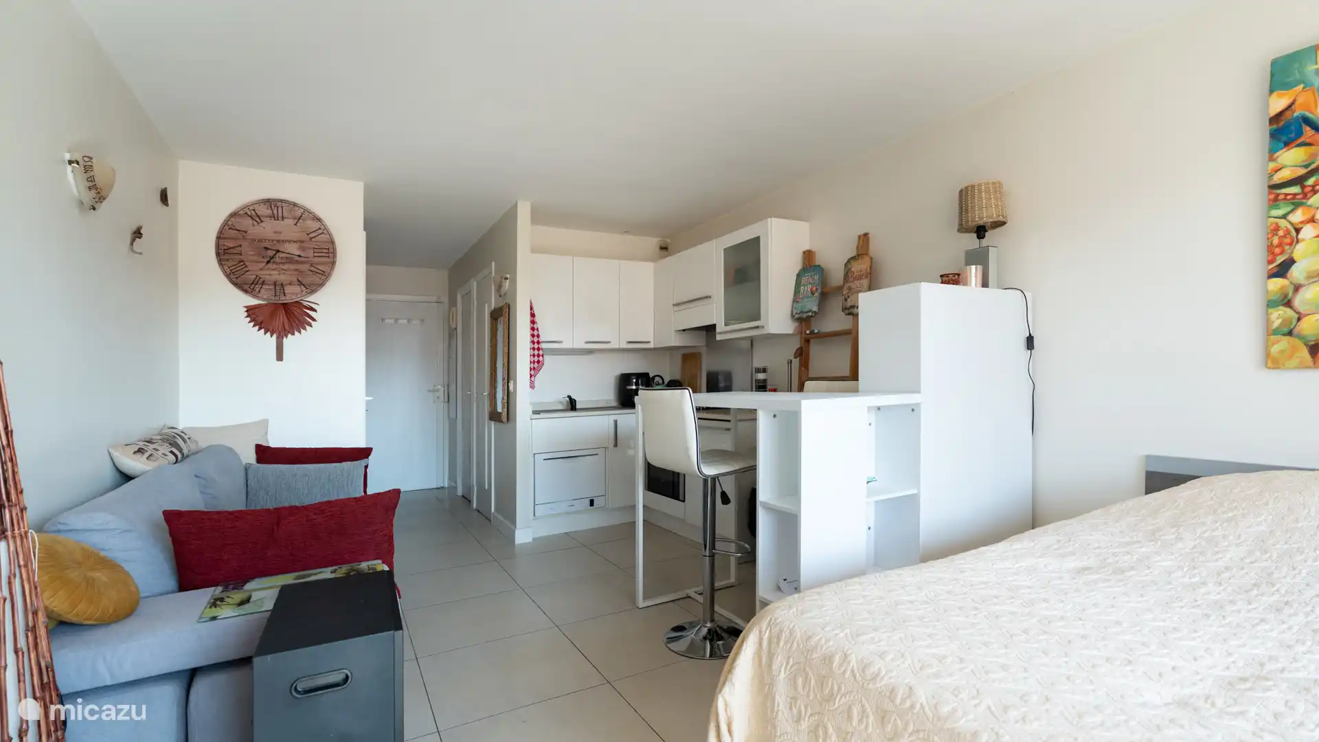 Vista general desde la cama principal / área de televisión