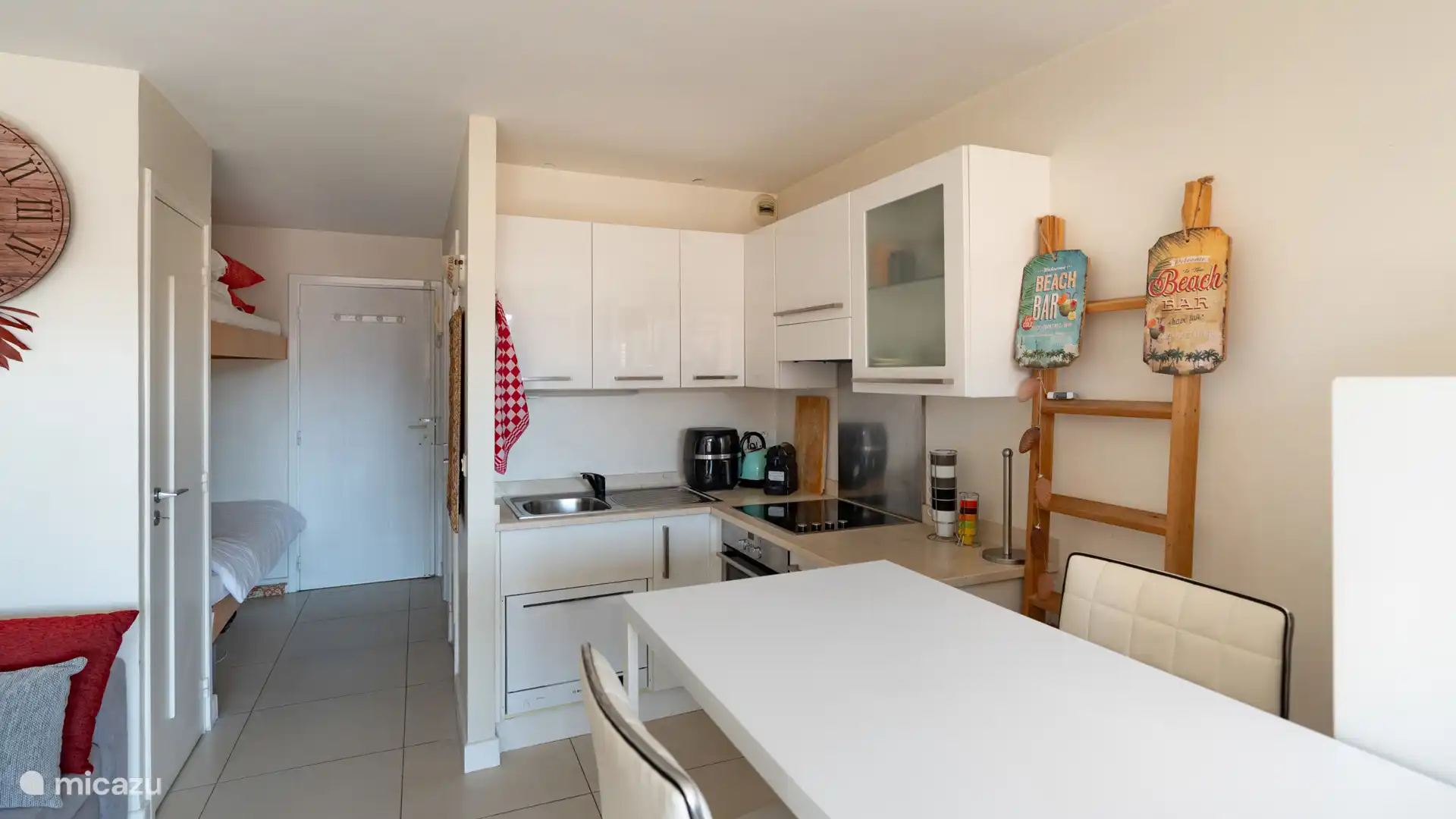 Comedor / cocina / litera / entrada