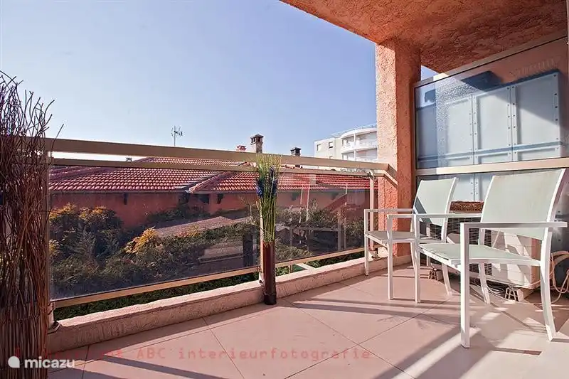 Balcón
(tardes pre/otoño con terraza climatizada)