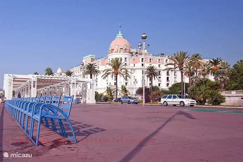 Bonito paseo marítimo, accesible en 10 minutos.