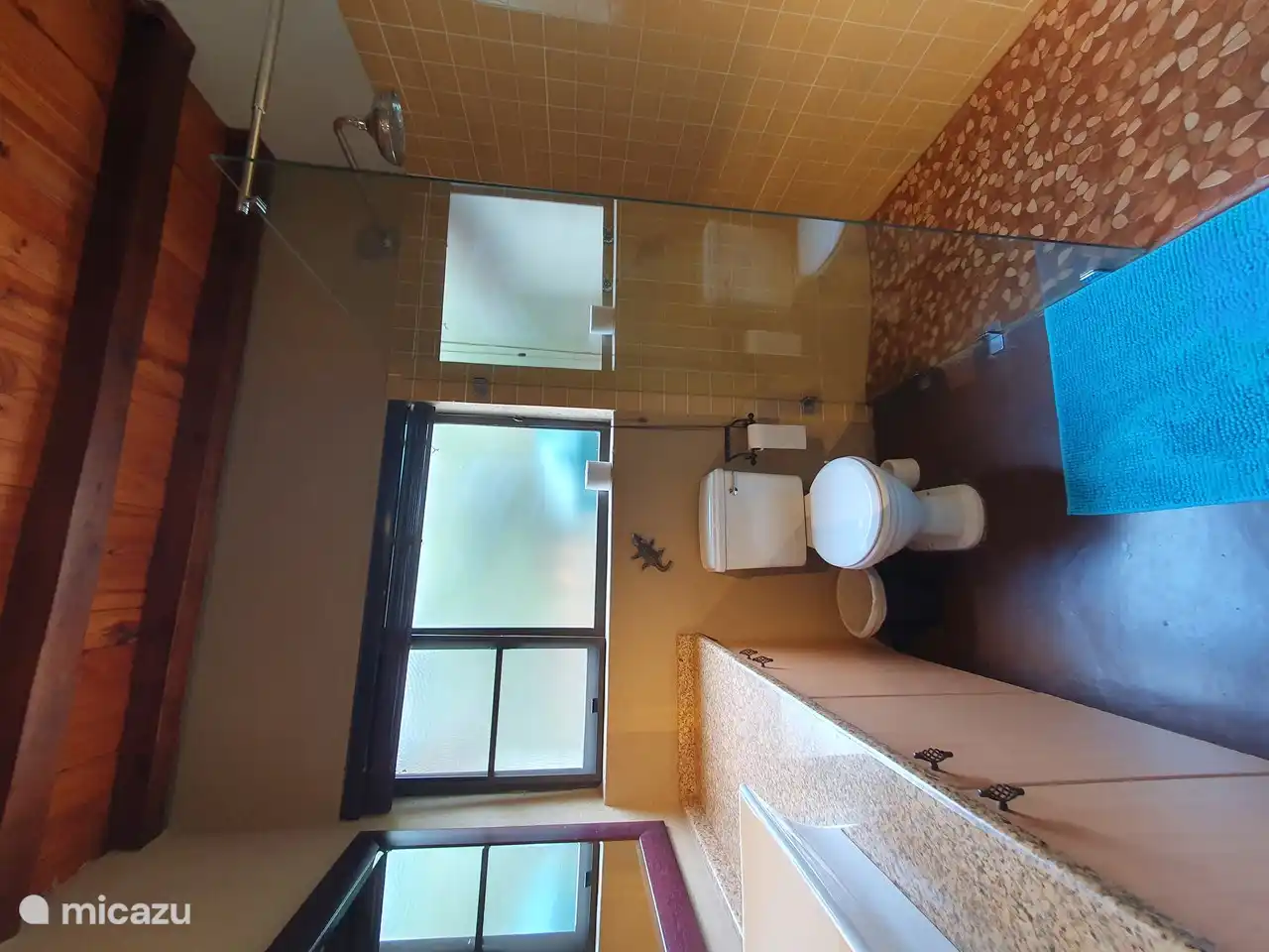 Baño ensuite del dormitorio de abajo.