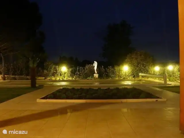 Les Palmiers à Vallon en Ardèche | France, Ardèche, Vallon-Pont-d'Arc - villa une image enchanteresse la nuit!