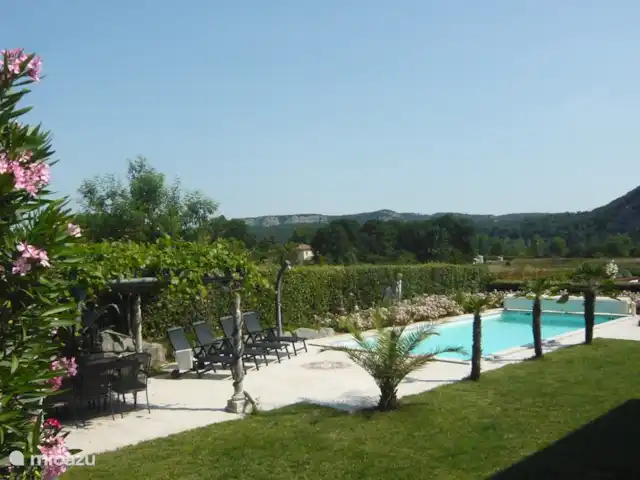 Les Palmiers à Vallon en Ardèche | France, Ardèche, Vallon-Pont-d'Arc - villa encore le jardin et la piscine