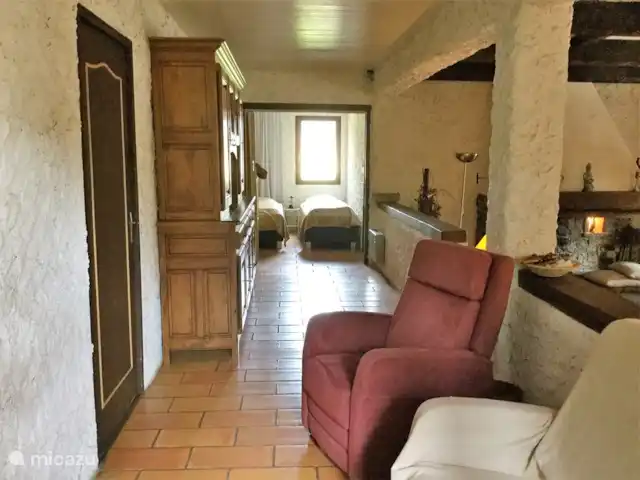 Les Dix Étoiles ¡Zona muy tranquila! en Francia, Hérault, La Tour-sur-Orb - villa Foto tomada desde el rincón de la televisión hasta el dormitorio pequeño con 2 somier, a la izquierda la puerta de la cocina.