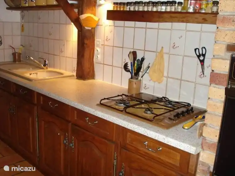 All herbs are used to their hearts content. Elektriche hob 3 gas burners and 1 are shown.
There is a large oven and a microwave in the kitchen. Of course there is a toaster, Senseo and a large coffee maker, deep fryer, a mixer, a bread maker, kettle and a blender with a lot of accessories.