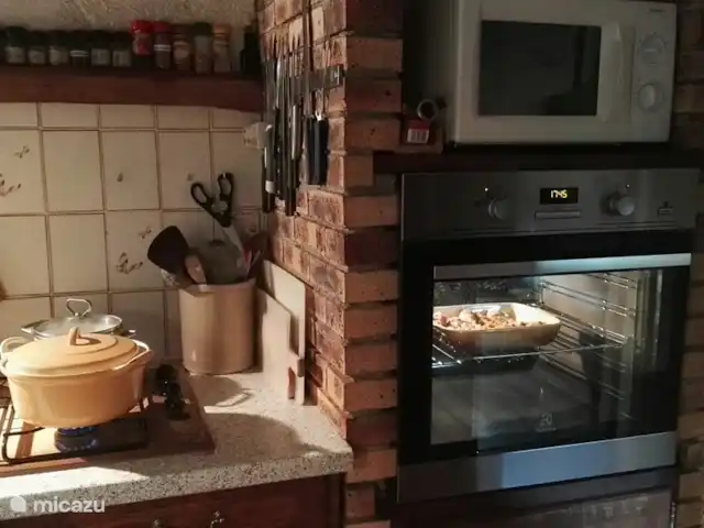 Les Dix Étoiles ¡Zona muy tranquila! en Francia, Hérault, La Tour-sur-Orb - villa Cocina compartida con horno grande y microondas. Con refrigerador y comedor.