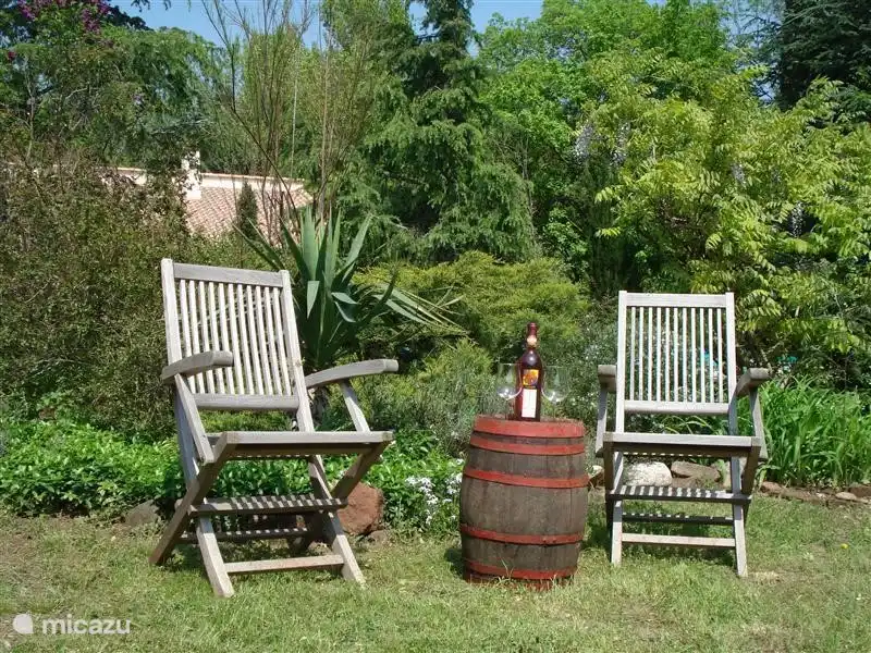 Various seating areas throughout the garden! Garden is almost 2000m2.
Even in the back soccer belongs to the possibilities.