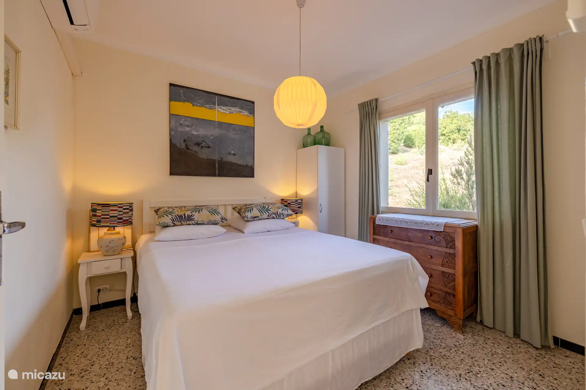 3º dormitorio con vistas al jardín