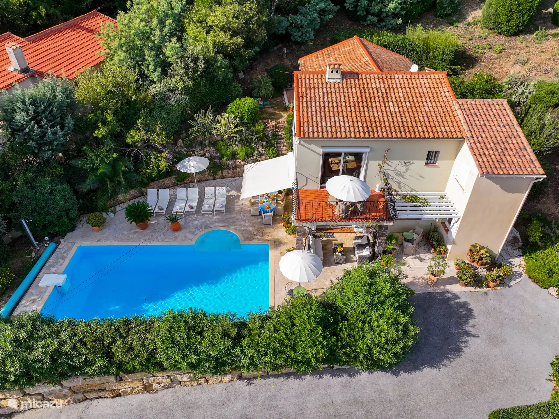 Villa Raima con piscina y terraza en la primera planta