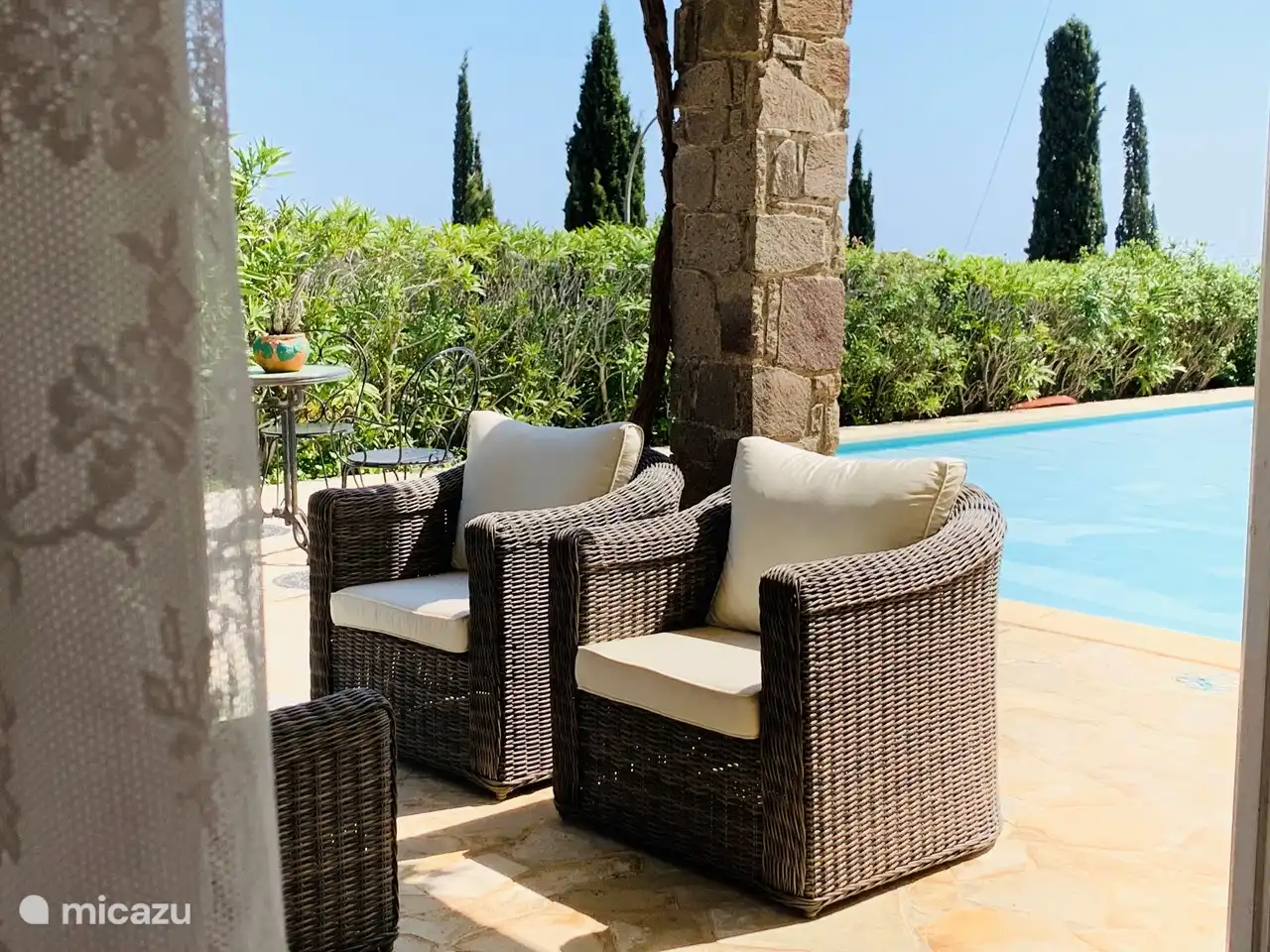 Vue du salon sur la terrasse