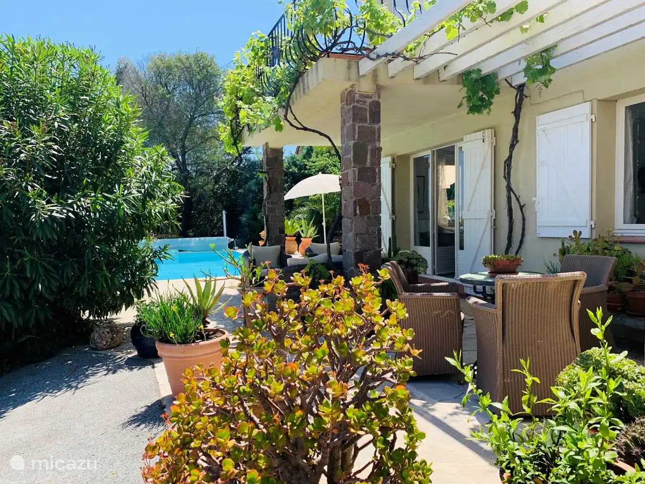 Terrasse de l'autre côté