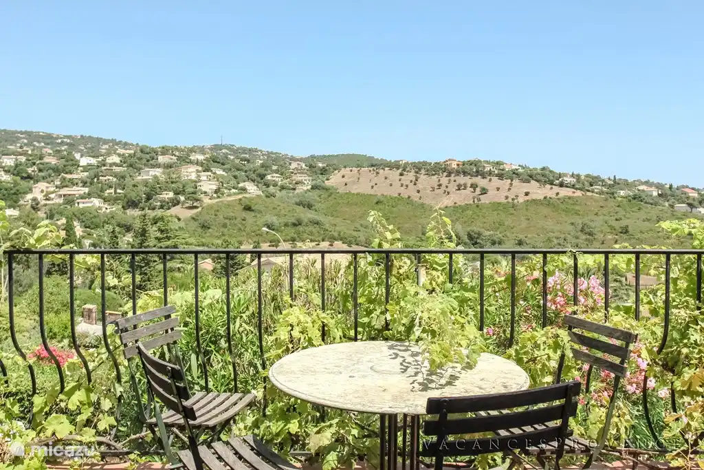 Vue de la terrasse au 1er étage
