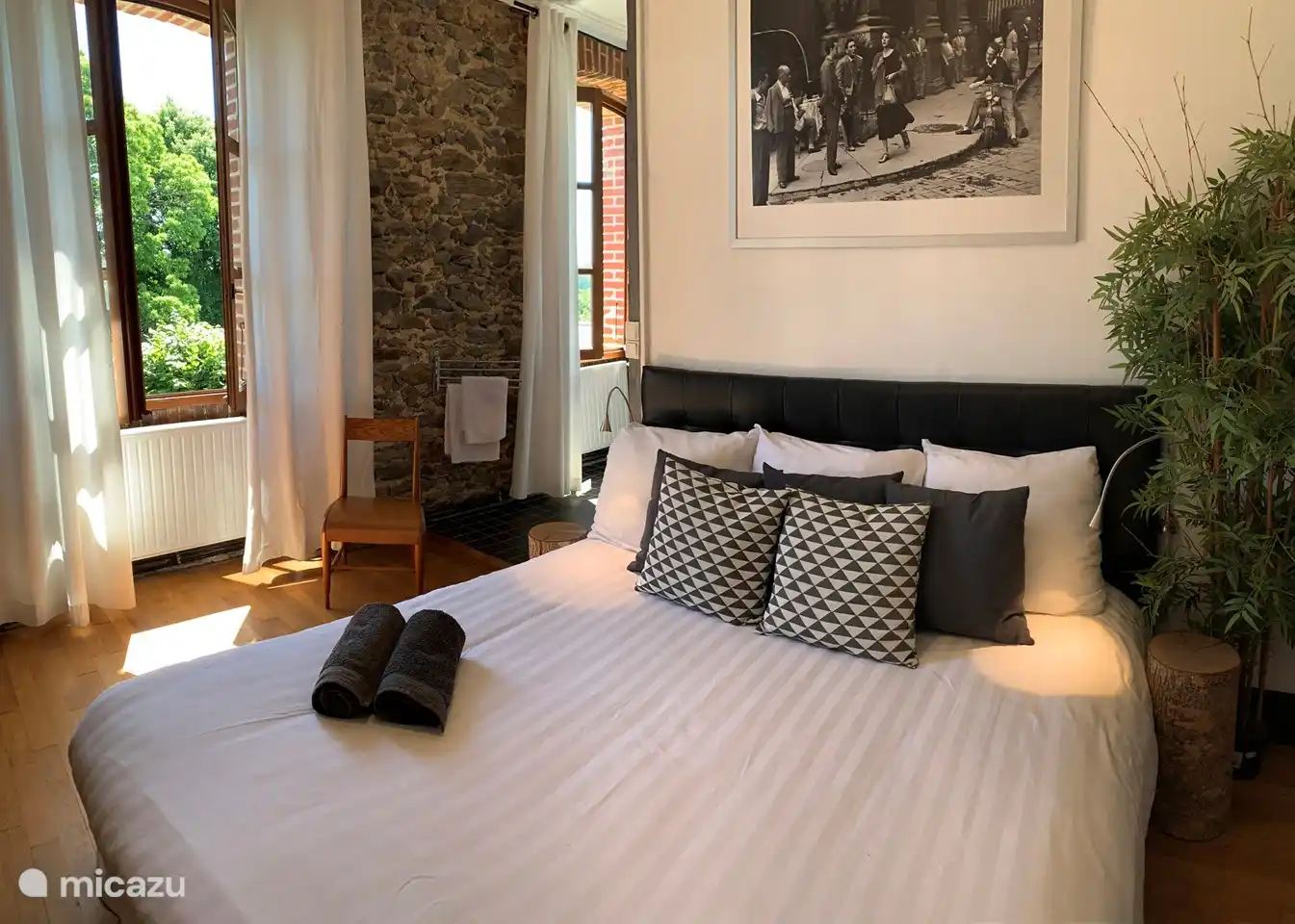 Das Hauptschlafzimmer befindet sich in der alten Küche, in der die dort lebenden Schwestern ihr Essen zubereiten.