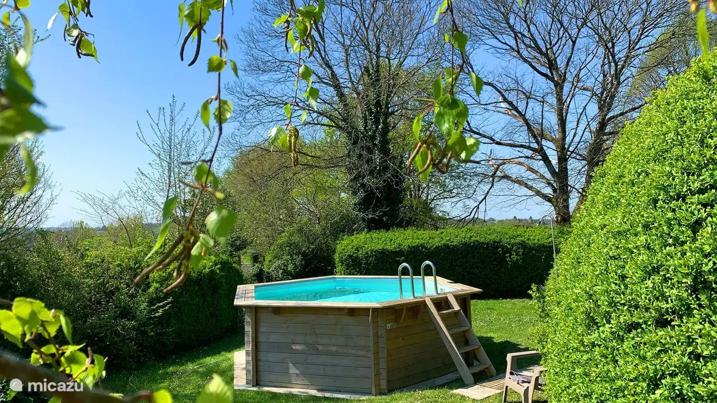 Das schöne beheizte Schwimmbad. Geöffnet ab April (als dieses Foto aufgenommen wurde). 