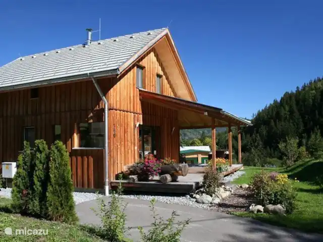 Chalet alpin | Autriche, Styrie, Stadl an der Mur - chalet Amusez-vous dans notre chalet de luxe avec sauna au cœur vert de l'Autriche. Vue dégagée sur forêts et montagnes et grand jardin privatif fleuri et arbustes. Ici, vous trouverez la paix, le confort et la nature intacte qui sont si typiques de l'Autriche.