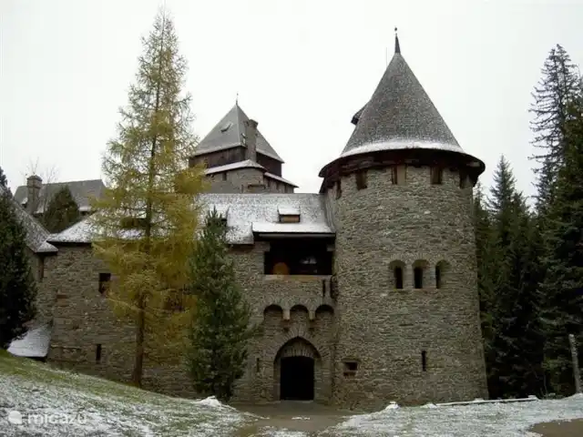 Chalet alpin | Autriche, Styrie, Stadl an der Mur - chalet Château de Finstergrün à Ramingstein. Ici, tout le monde est chevalier.