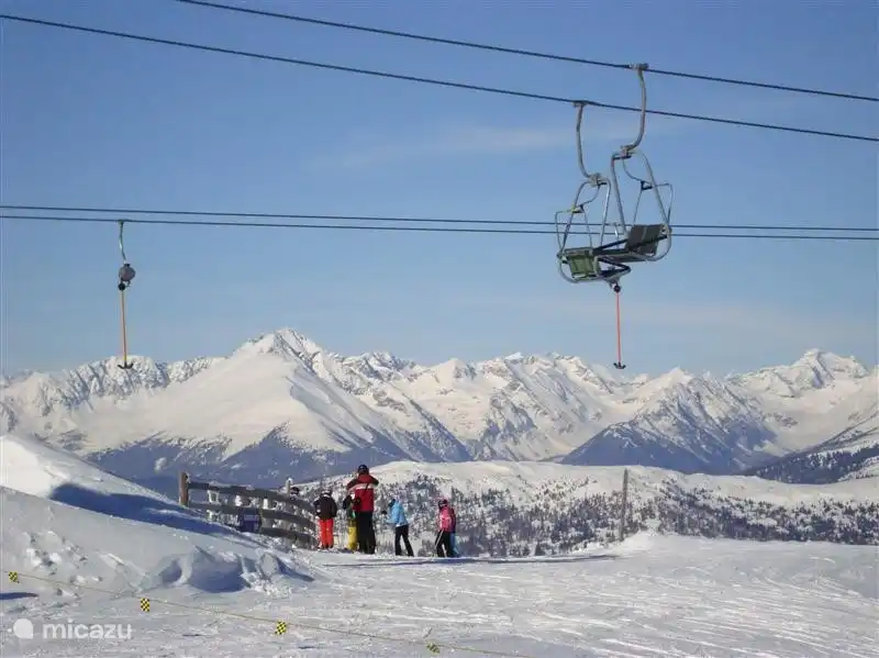 Kreischberg: una zona de esquí para familias, esquiadores y snowboarders principiantes y avanzados. Esta zona acoge regularmente la Copa del Mundo de Snowboard y los Campeonatos del Mundo de Esquí Freestyle y Telemark.