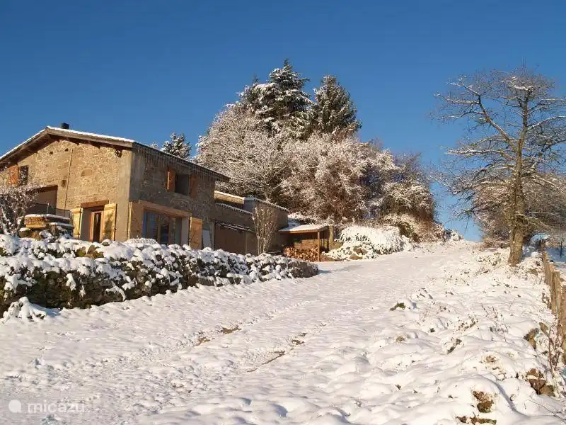 Chalet côté est sous la neige