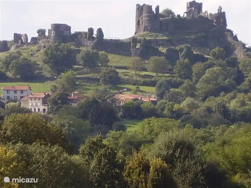 Ruine du château à proximité