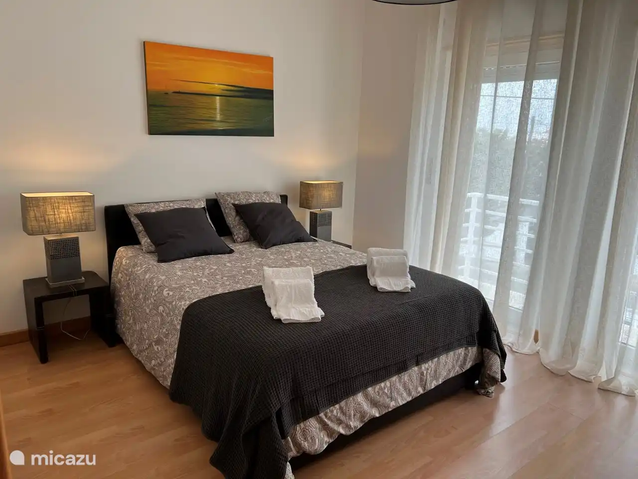 Slaapkamer 1 met ensuite douche, WC & Balkon