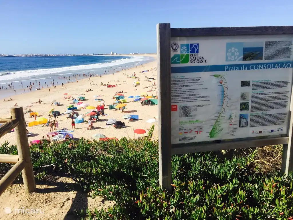 Praia da Consolação op 3km van het huis, minder dan 10 minuten rijden. Gewaardeerd met het Blue Flag keurmerk, aanwezig zijn:
- Strandwacht  
- Parasol verhuur  
- Douches
- Parkeergelegenheid  
- Bar  
- Restaurant