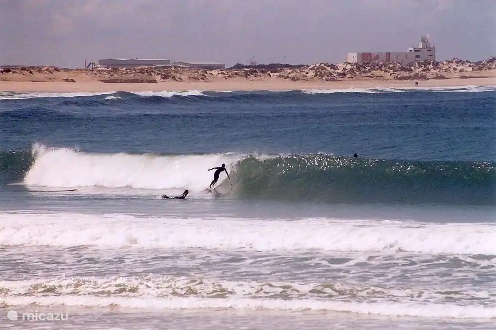 Supertubos, een van 's werelds beste surfstranden. Praia do Medão Grande verbindt Supertubos met Praia da Consolação en is binnen 10 autominuten te bereiken.