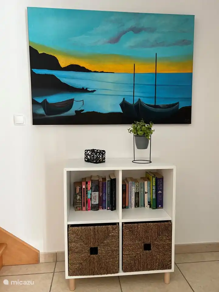 Met een boekenverzameling die over de jaren heen door gasten is uitgebreid. Ruil ook gerust een boek!