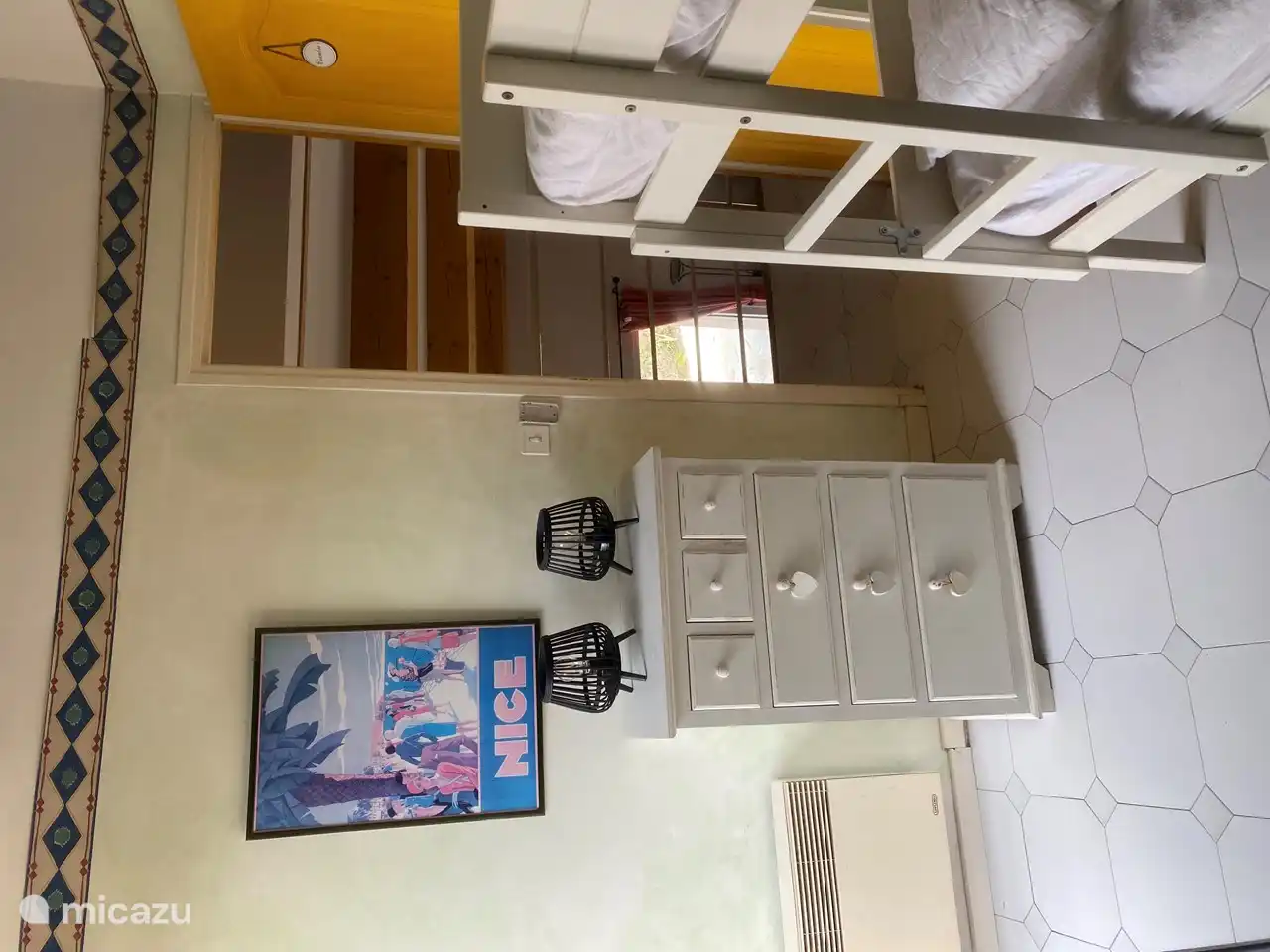 klimatisiertes Schlafzimmer 1. Stock mit 2 Etagenbetten für 4 Schlafplätze (200cm x 80cm)