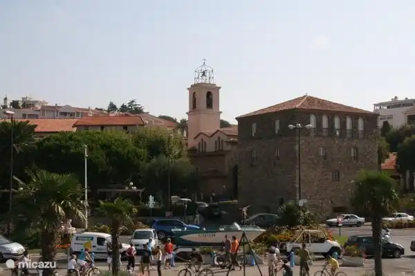 Zentrum mit musée Tour Carrée