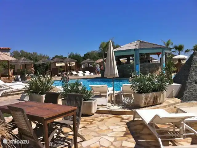 Va et Vient Soleil Sainte-Maxime | France, Côte d'Azur, Sainte-Maxime - villa St-Barth, le bar de la plage le plus proche de La Nartelle, à 10 minutes à pied et toujours place de parking ! Plus de commentaire inutile.