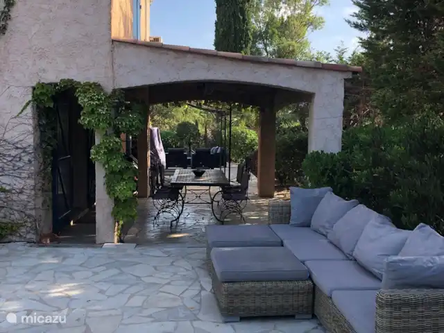 Va et Vient Soleil Sainte-Maxime | France, Côte d'Azur, Sainte-Maxime - villa Terrasse côté piscine avec un des deux ensembles lounge