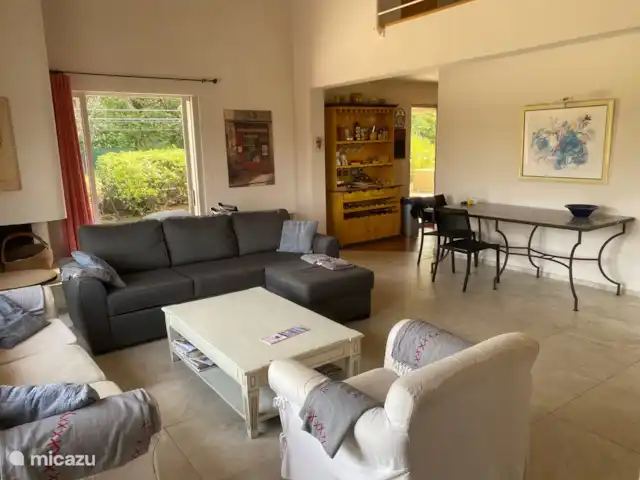 Va et Vient Soleil Sainte-Maxime | France, Côte d'Azur, Sainte-Maxime - villa aperçu salon avec table à manger