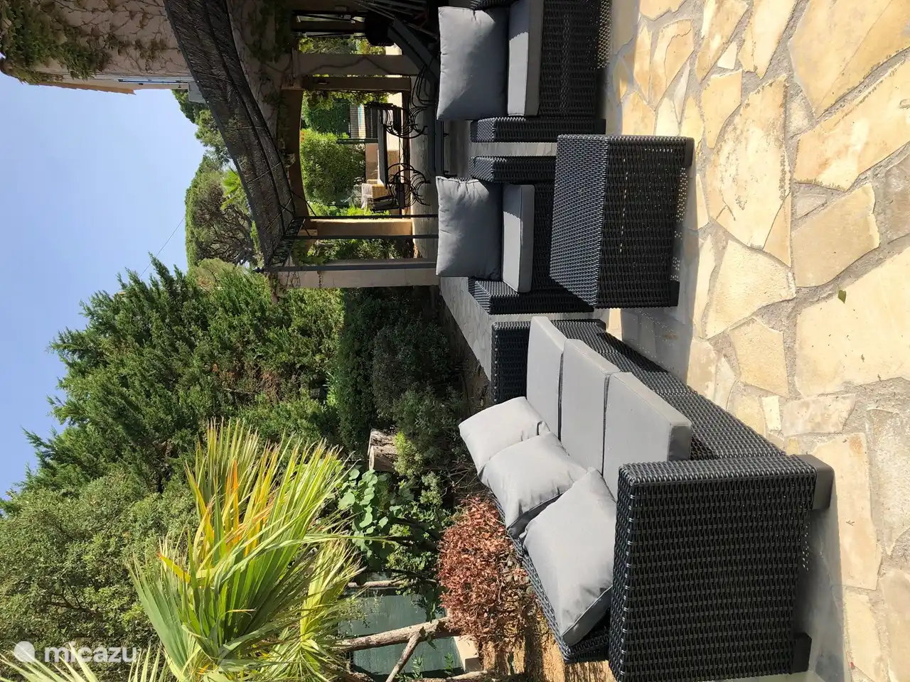 2. Lounge-Set auf der vorderen Terrasse