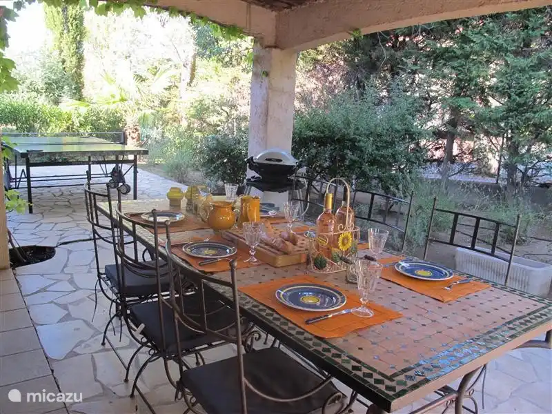 Erste Tennis und dann ein leckeres BBQ Abendessen