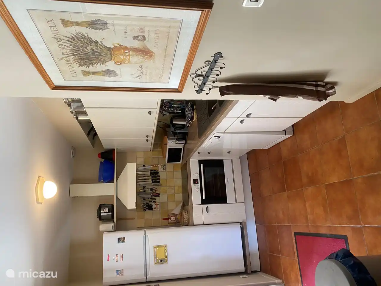 voll ausgestattete offene Küche