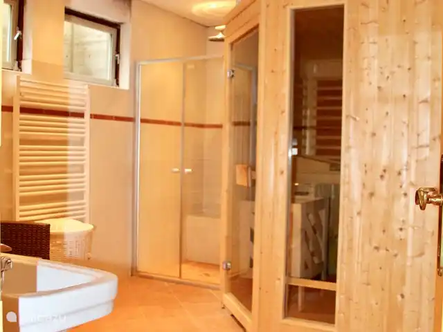 Va et Vient Zell am See/Kaprun en Austria, Salzburgo, Kaprun - chalet Sauna en el baño de la planta baja
