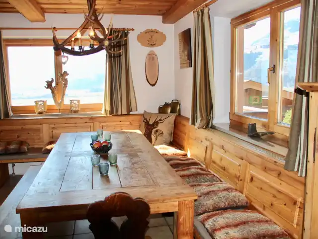 Va et Vient Zell am See/Kaprun en Austria, Salzburgo, Kaprun - chalet Mesa de comedor para 16 personas, mesa de bebidas o mesa de juegos