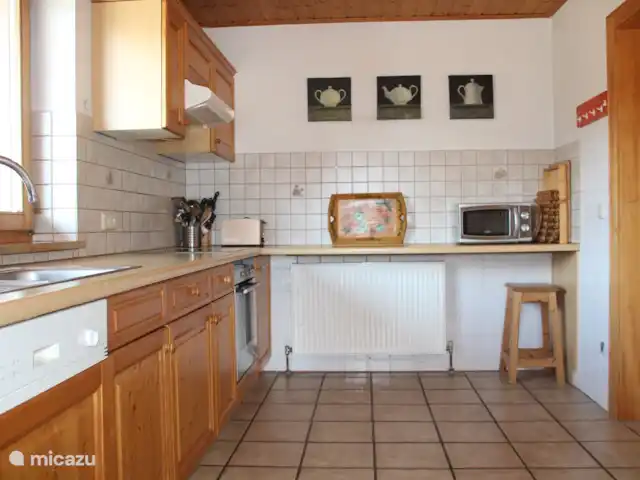 Va et Vient Zell am See/Kaprun en Austria, Salzburgo, Kaprun - chalet Amplia cocina bien equipada con trastero independiente en lavadero.