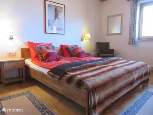 Va et Vient Zell am See/Kaprun en Austria, Salzburgo, Kaprun - chalet Y este es el segundo dormitorio 'Master' para dos personas en el 1er piso.