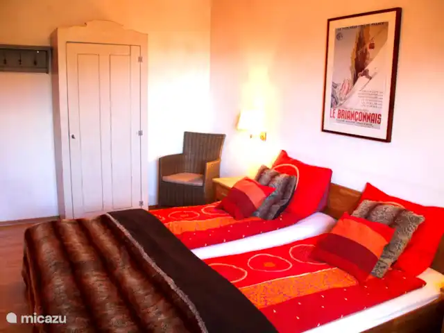 Va et Vient Zell am See/Kaprun en Austria, Salzburgo, Kaprun - chalet El mismo segundo dormitorio 'Master' del 1er piso desde un punto de vista diferente.