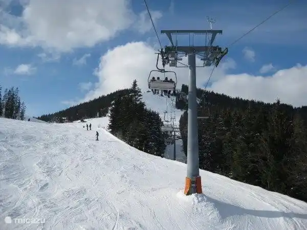 Por todas partes hipermodernas instalaciones de remontes (a veces climatizadas..). Cada vez son más.