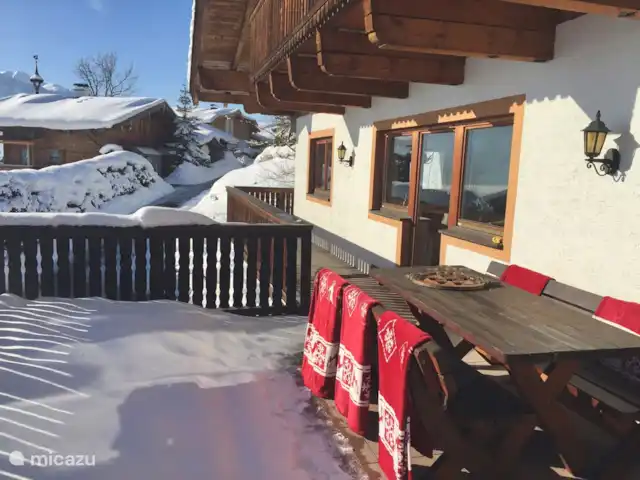 Va et Vient Zell am See/Kaprun en Austria, Salzburgo, Kaprun - chalet Incluso en invierno, envuélvete en mantas de lana y disfruta del sol orientado al sur y de la gran vista de Kaprun, el valle y el Kitzsteinhorn.