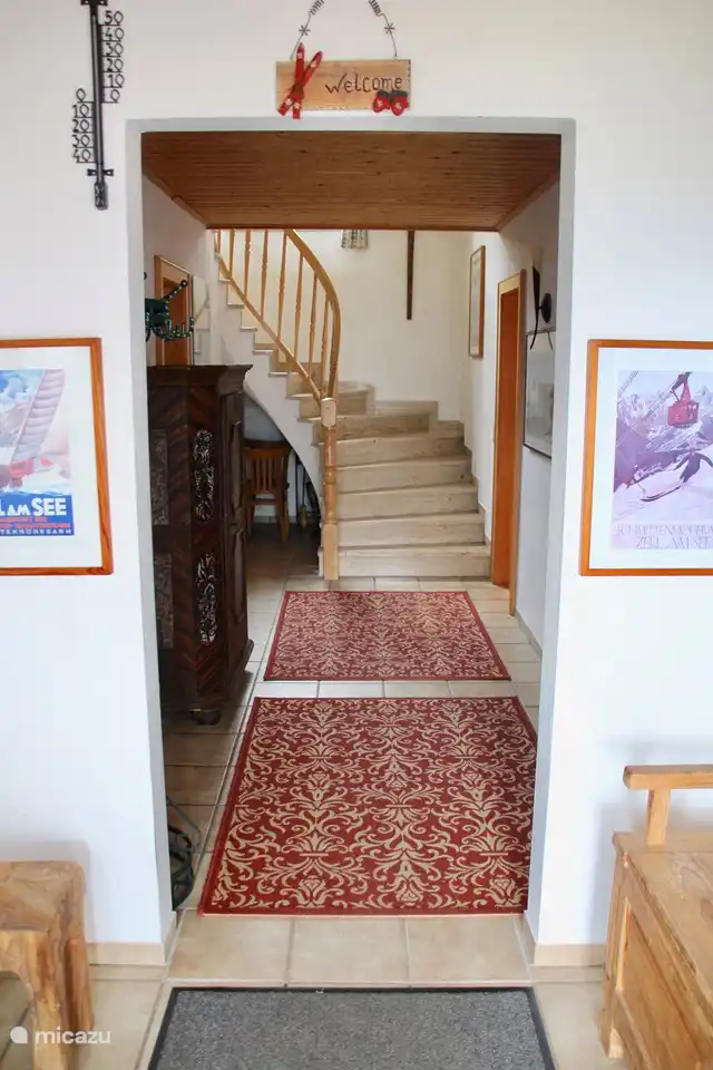 Planta baja, entrada con amplio recibidor.