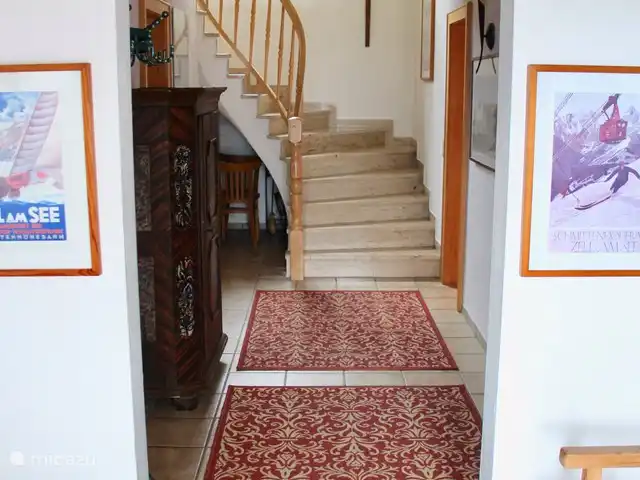 Va et Vient Zell am See/Kaprun en Austria, Salzburgo, Kaprun - chalet Planta baja, entrada con amplio recibidor.