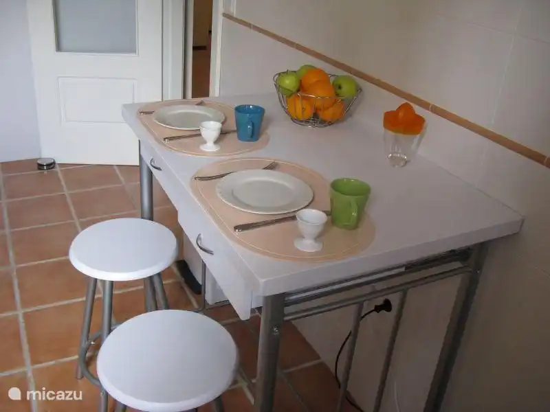 Puedes desayunar en la cocina, pero normalmente lo disfrutas en la terraza.