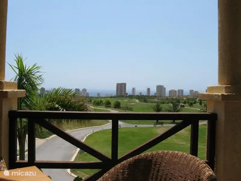 Hermosa terraza en el campo de golf de Villaitana (también accesible para no golfistas)