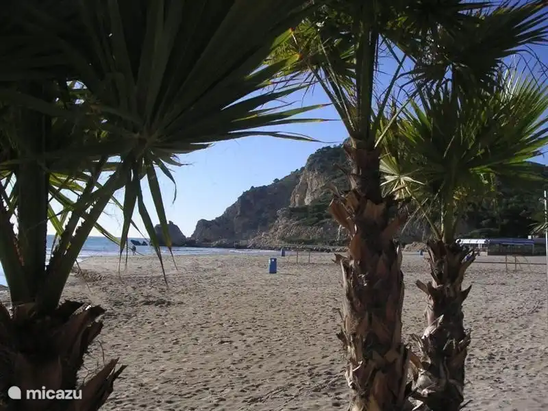 Playa de Finestrat a pocos minutos en coche.