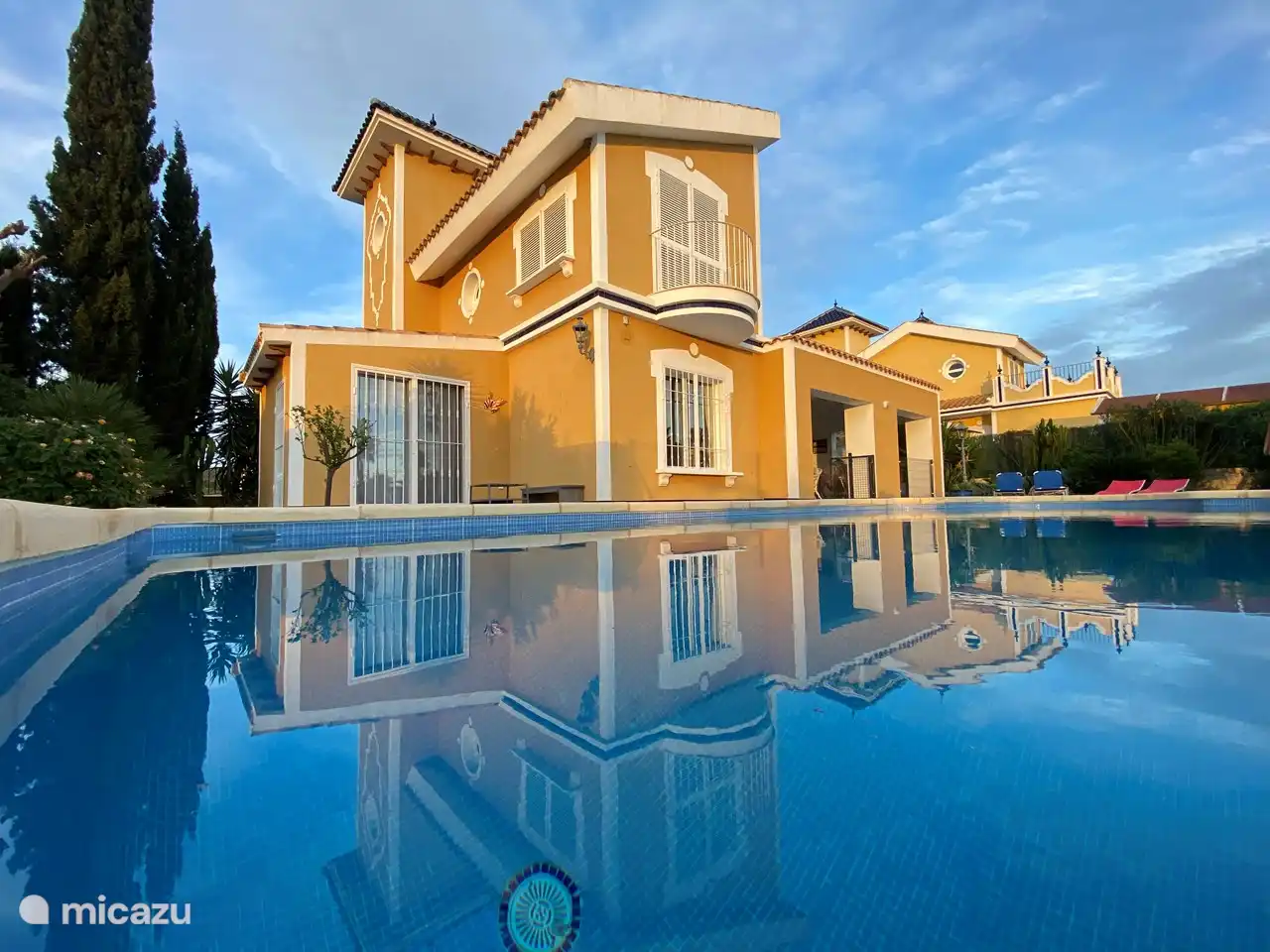 For the hot days it is wonderful to stay in the covered part.