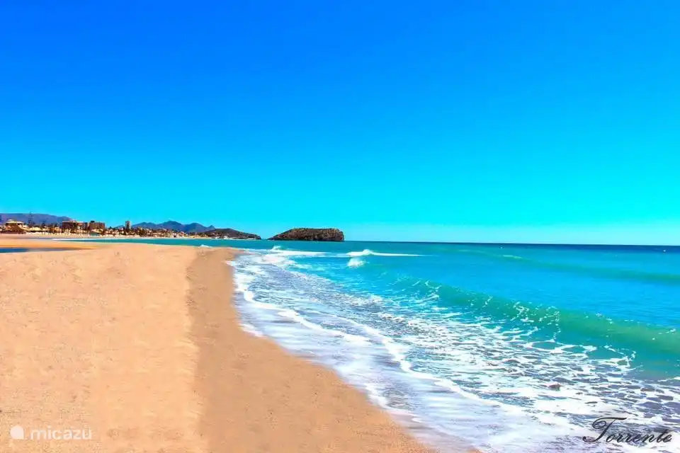 Ten minutes drive away are the beautiful sandy beaches of Puerto de Mazarron and Bol Nuevo.