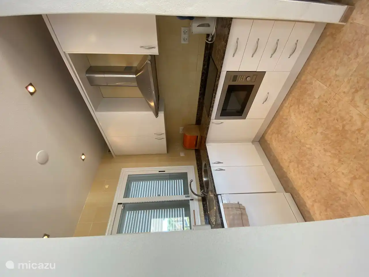 Kitchen fully equipped.